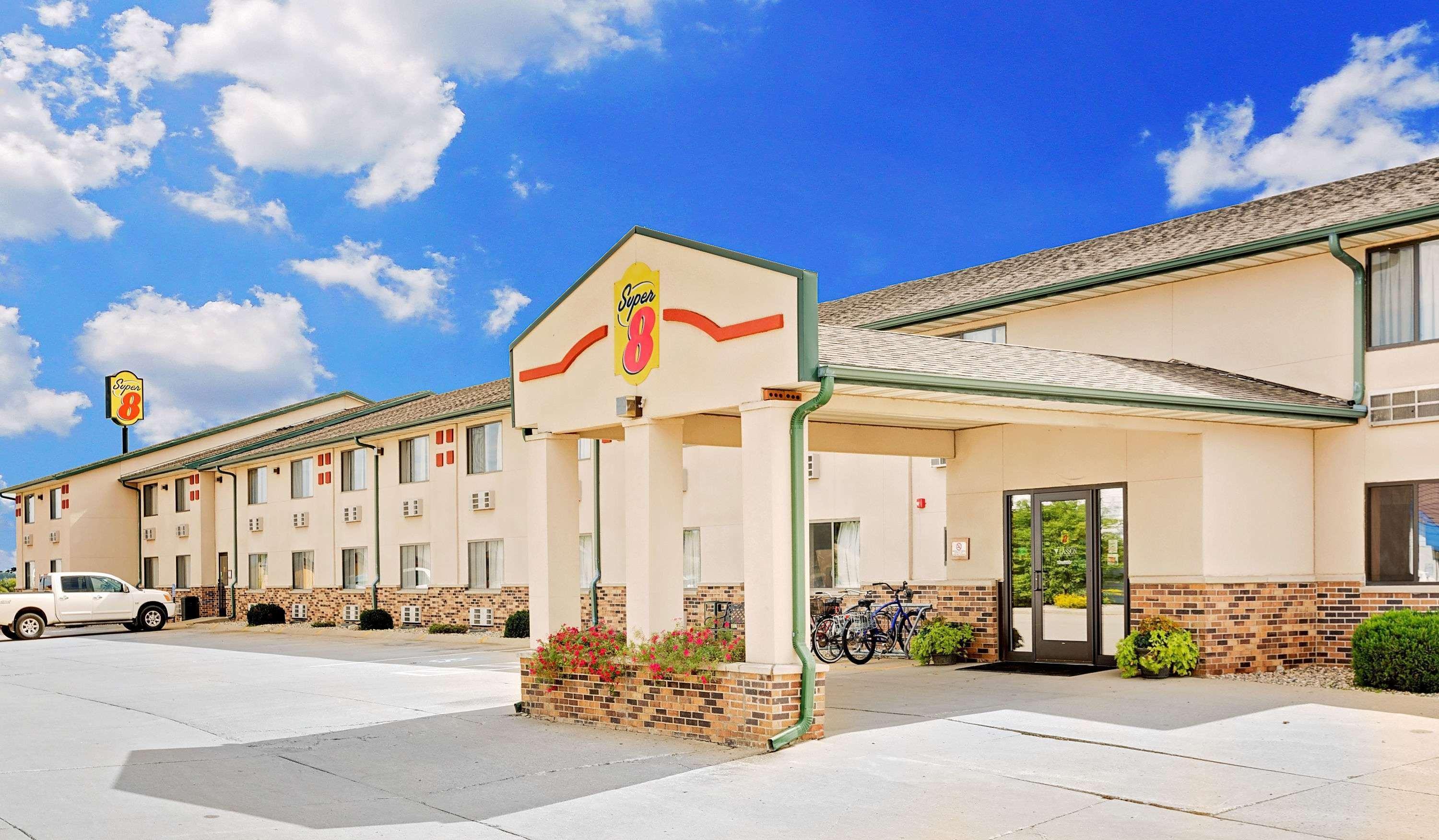 Super 8 By Wyndham St. James Exterior foto
